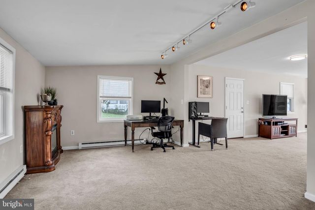 7894 MANOR DR, Harrisburg, PA 17112