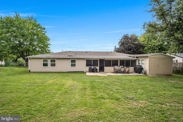7894 MANOR DR, Harrisburg, PA 17112