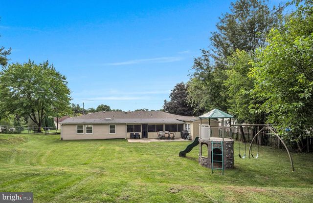 7894 MANOR DR, Harrisburg, PA 17112