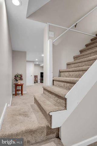 7894 MANOR DR, Harrisburg, PA 17112