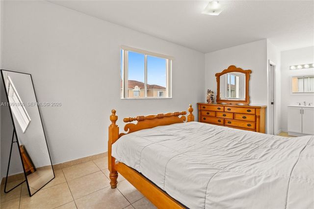 317 E 3rd St 201, Hialeah, FL 33010