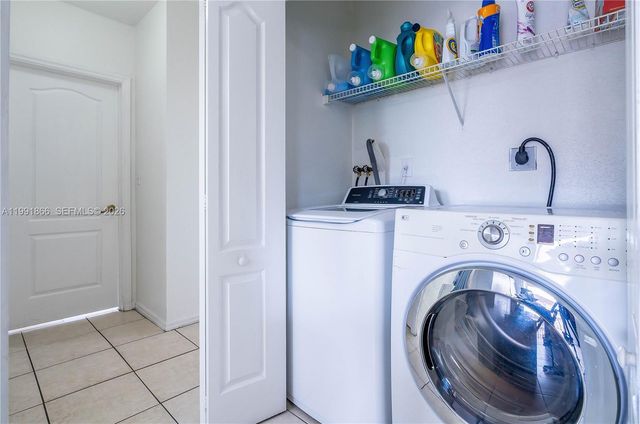 317 E 3rd St 201, Hialeah, FL 33010