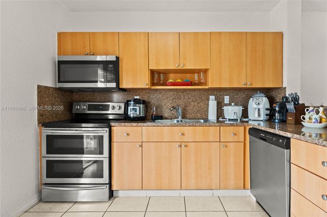 317 E 3rd St 201, Hialeah, FL 33010