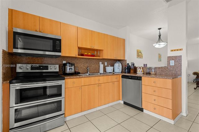 317 E 3rd St 201, Hialeah, FL 33010