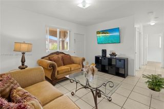 317 E 3rd St 201, Hialeah, FL 33010