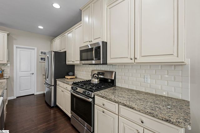 58 Hemingway Lane, Simpsonville, SC 29681