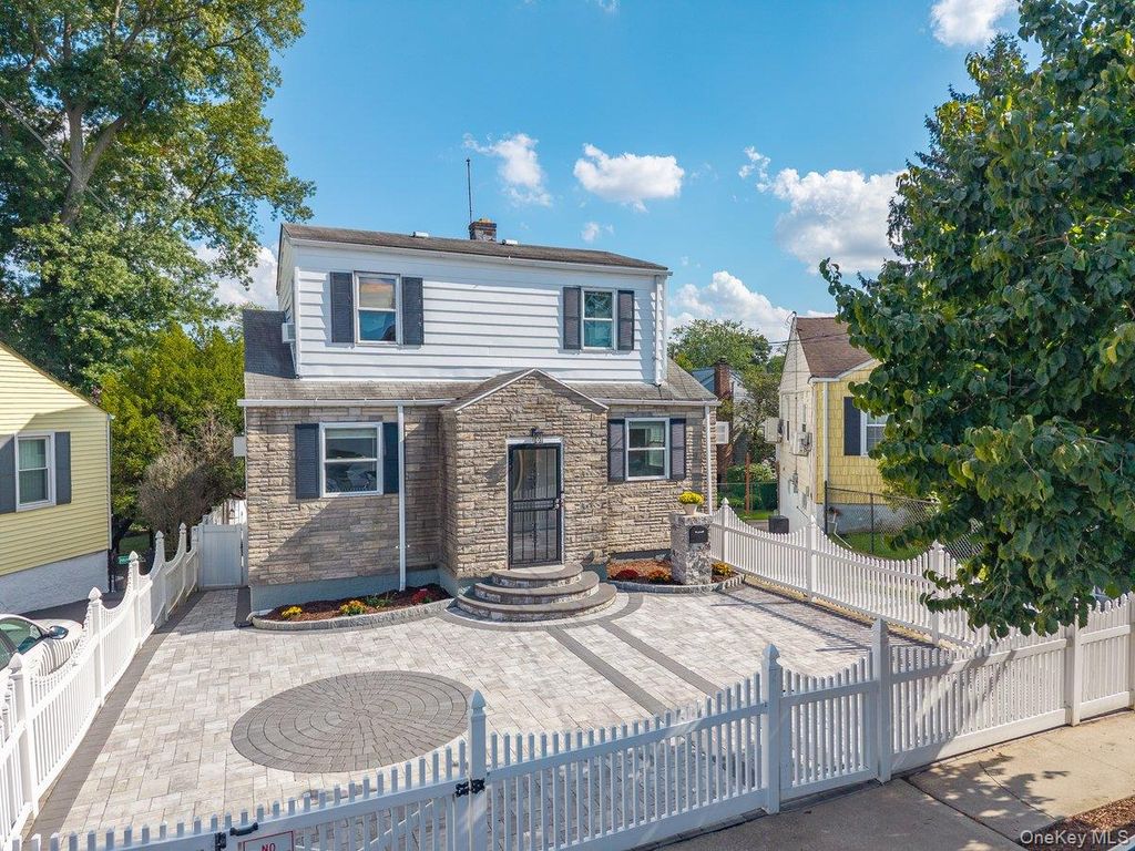 2566 Flint Avenue, Bronx, NY 10475 — photo 2