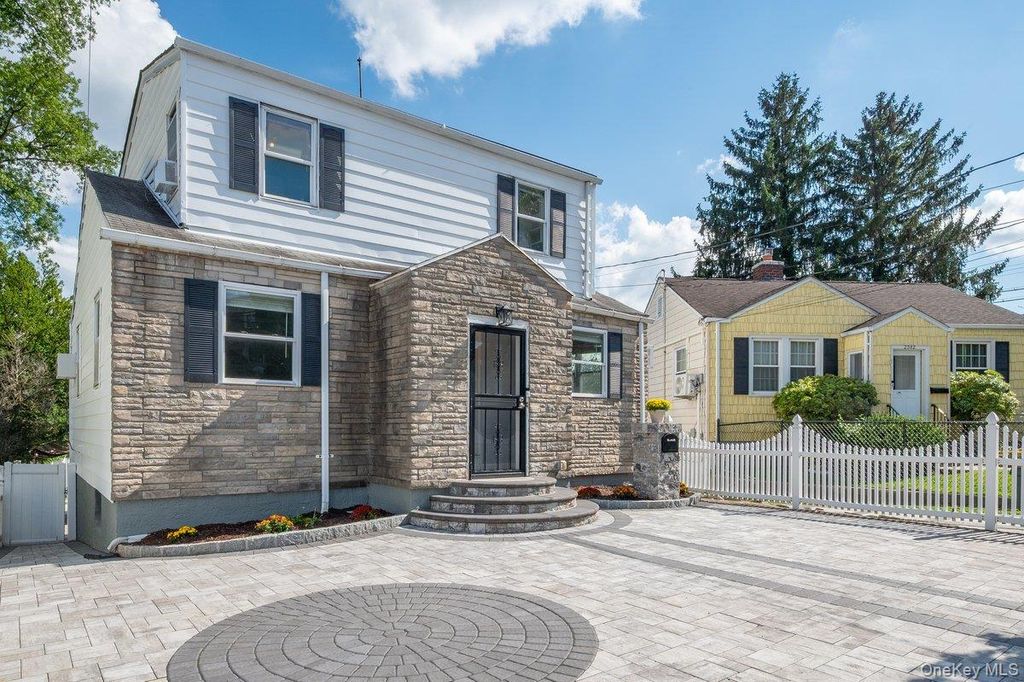 2566 Flint Avenue, Bronx, NY 10475 — photo 3