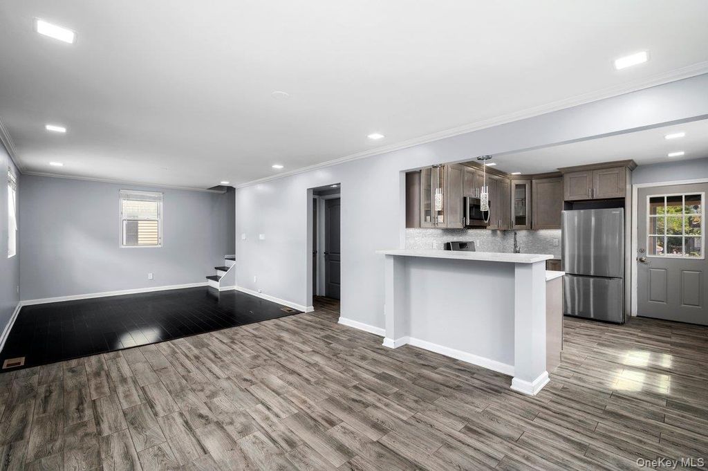 2566 Flint Avenue, Bronx, NY 10475 — photo 5