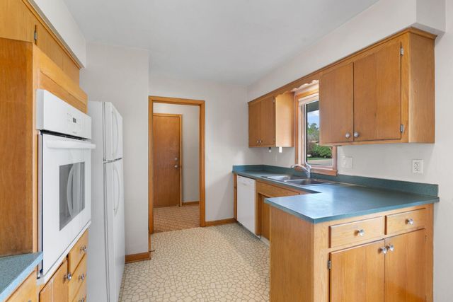 5208-5210 Grandview Lane, Edina, MN 55436