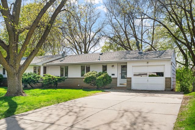 5208-5210 Grandview Lane, Edina, MN 55436
