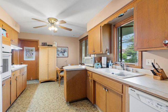 5208-5210 Grandview Lane, Edina, MN 55436