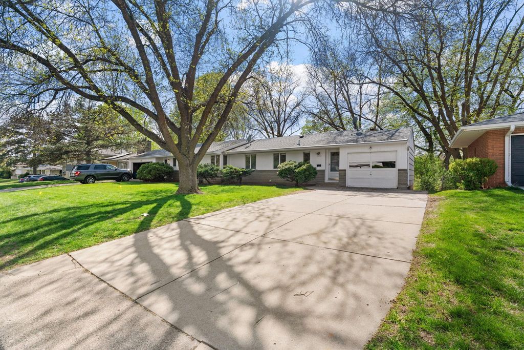 5208-5210 Grandview Lane, Edina, MN 55436