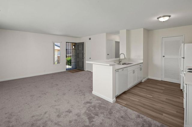 6889 Panamint Row 2, San Diego, CA 92139