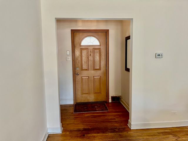 6826 N Kostner Avenue, Lincolnwood, IL 60712