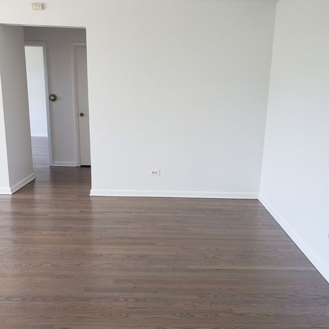8537 Niles Center Road 3B, Skokie, IL 60077