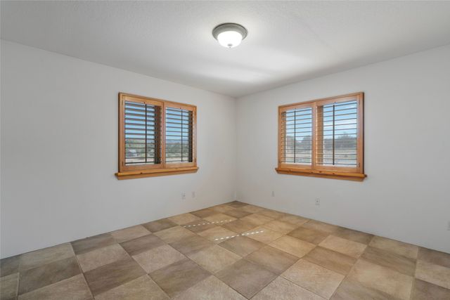 6 Quedo Road, Santa Fe, NM 87508