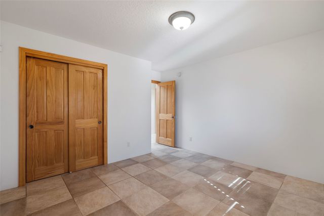 6 Quedo Road, Santa Fe, NM 87508
