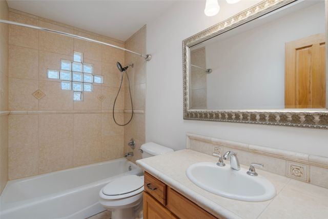 6 Quedo Road, Santa Fe, NM 87508