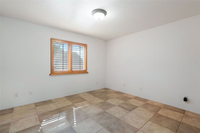 6 Quedo Road, Santa Fe, NM 87508