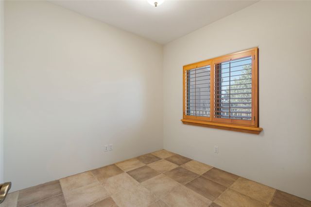 6 Quedo Road, Santa Fe, NM 87508