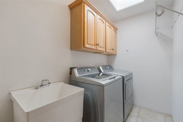 6 Quedo Road, Santa Fe, NM 87508