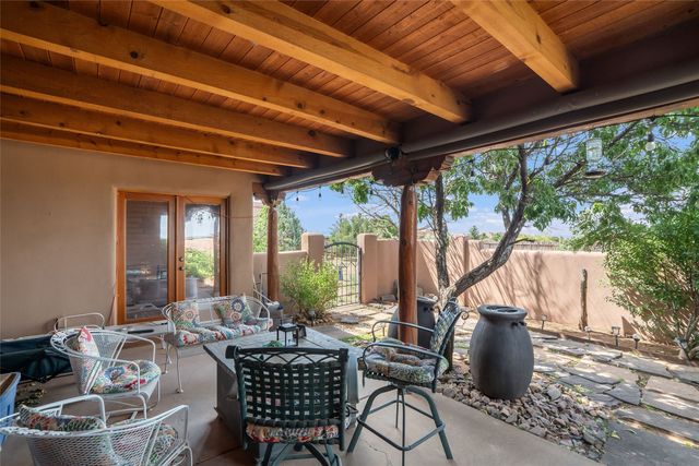 6 Quedo Road, Santa Fe, NM 87508