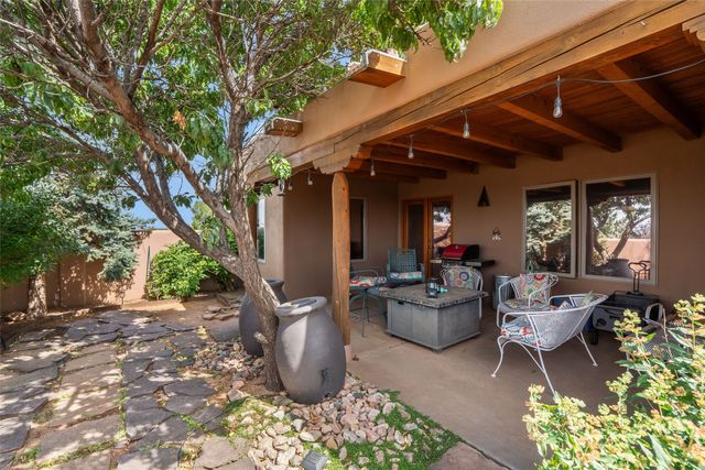 6 Quedo Road, Santa Fe, NM 87508