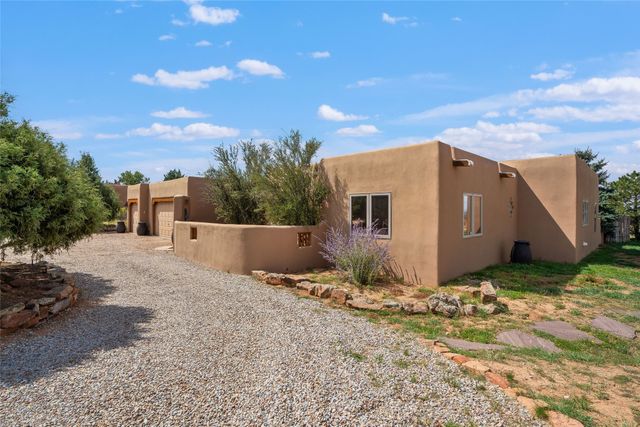 6 Quedo Road, Santa Fe, NM 87508