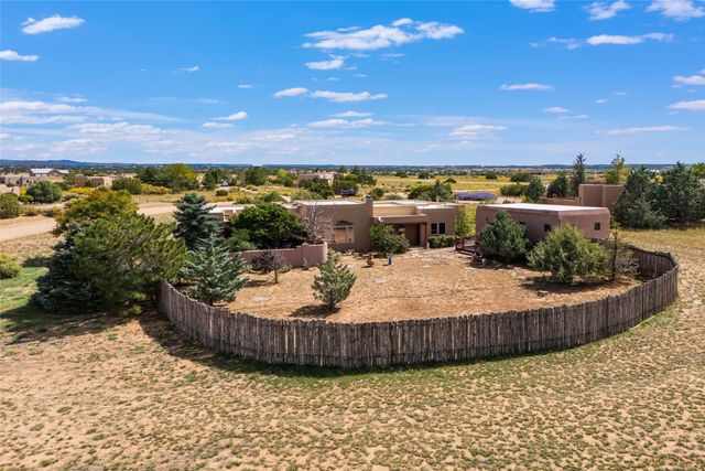 6 Quedo Road, Santa Fe, NM 87508
