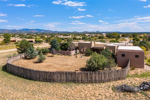 6 Quedo Road, Santa Fe, NM 87508