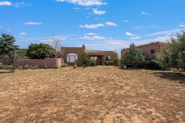 6 Quedo Road, Santa Fe, NM 87508