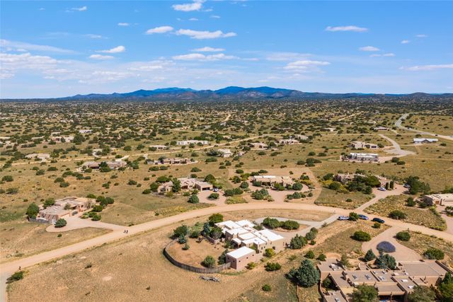 6 Quedo Road, Santa Fe, NM 87508