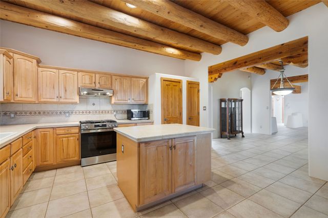 6 Quedo Road, Santa Fe, NM 87508