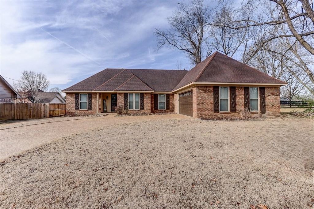 3915 OAK RD, Bartlett, TN 38135