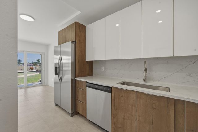 700 Pine Drive 105, Pompano Beach, FL 33060