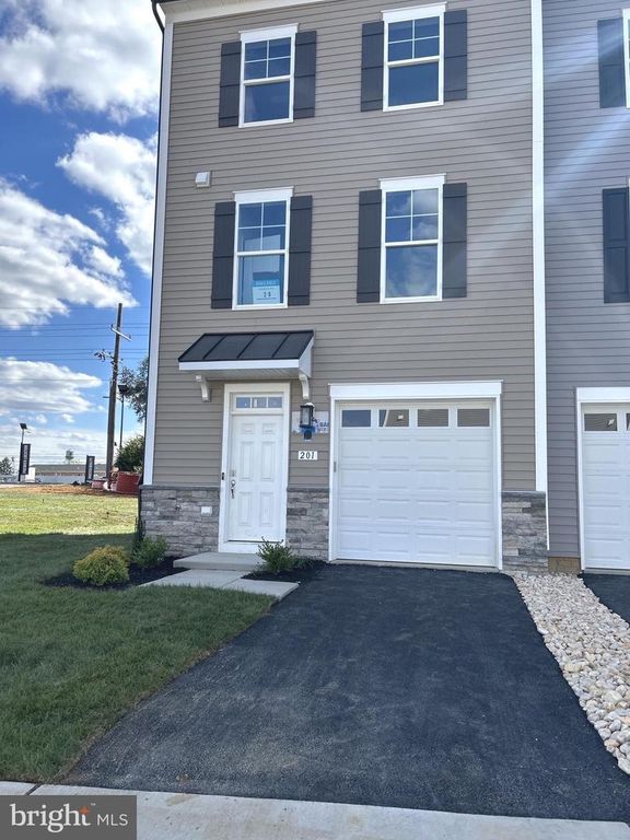 201 MONTEITH DR, Winchester, VA 22601