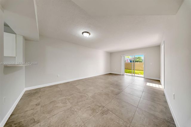 2610 W 76th St 106, Hialeah, FL 33016