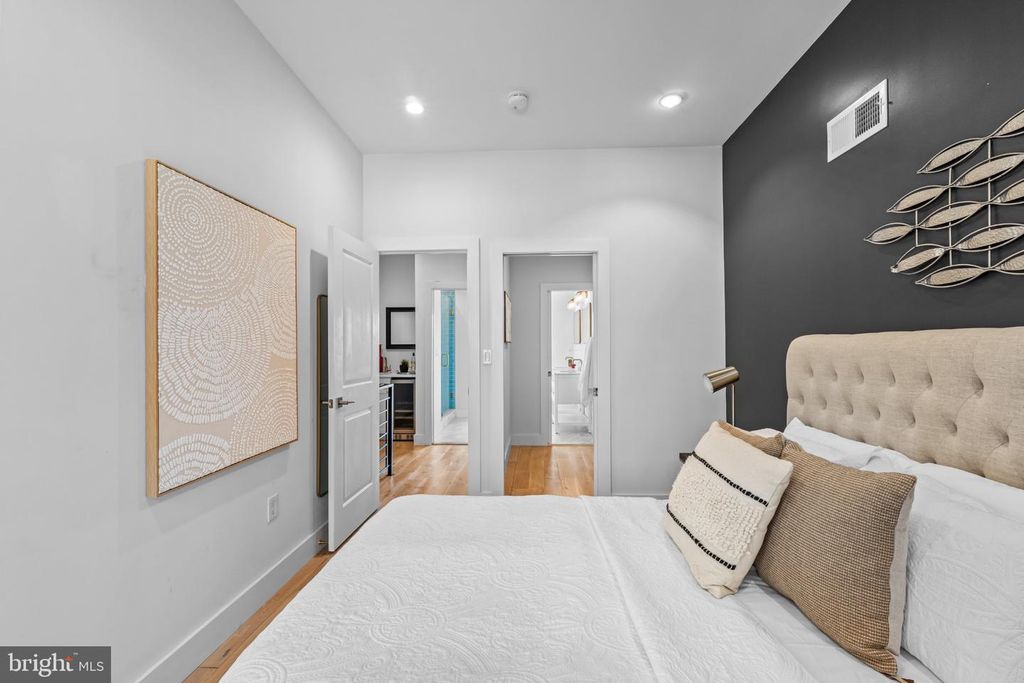 Image 15 of property listing at 806 DUDLEY ST, Philadelphia, PA 19148