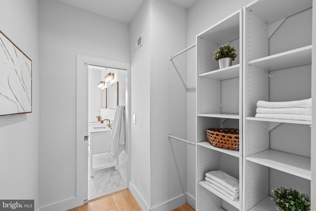 Image 17 of property listing at 806 DUDLEY ST, Philadelphia, PA 19148
