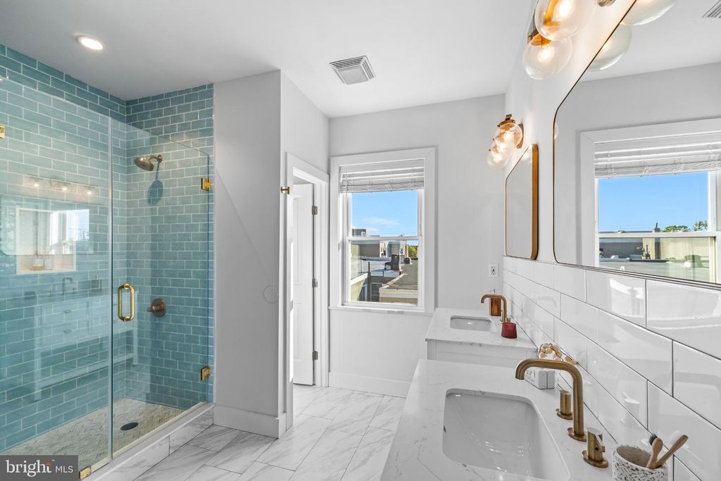 Image 18 of property listing at 806 DUDLEY ST, Philadelphia, PA 19148