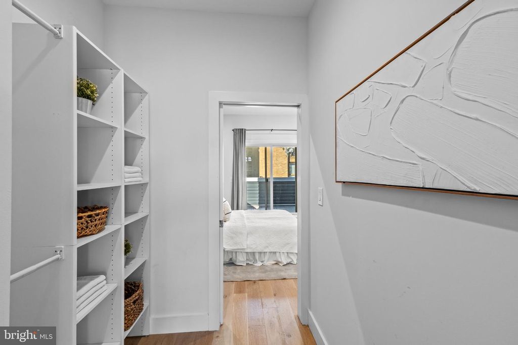 Image 19 of property listing at 806 DUDLEY ST, Philadelphia, PA 19148