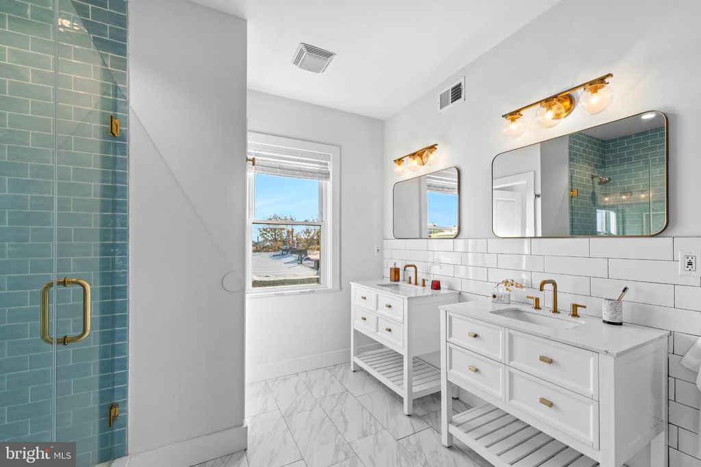 Image 21 of property listing at 806 DUDLEY ST, Philadelphia, PA 19148