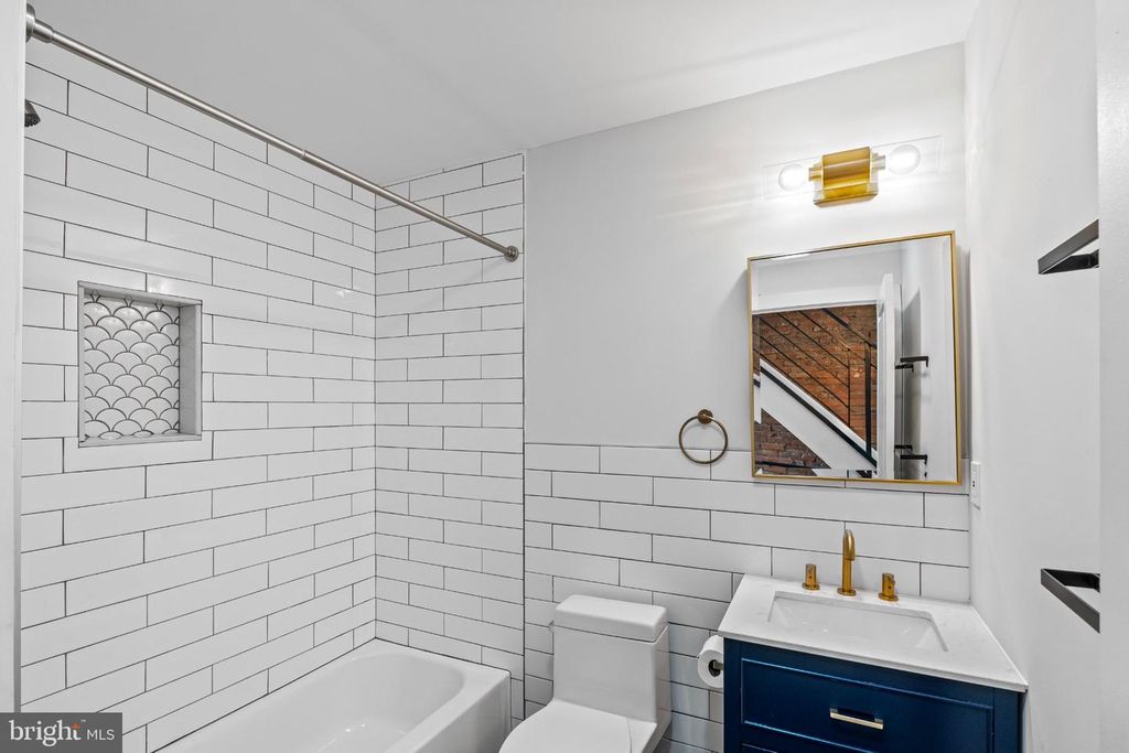 Image 27 of property listing at 806 DUDLEY ST, Philadelphia, PA 19148