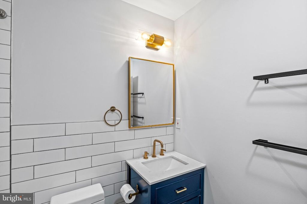 Image 28 of property listing at 806 DUDLEY ST, Philadelphia, PA 19148