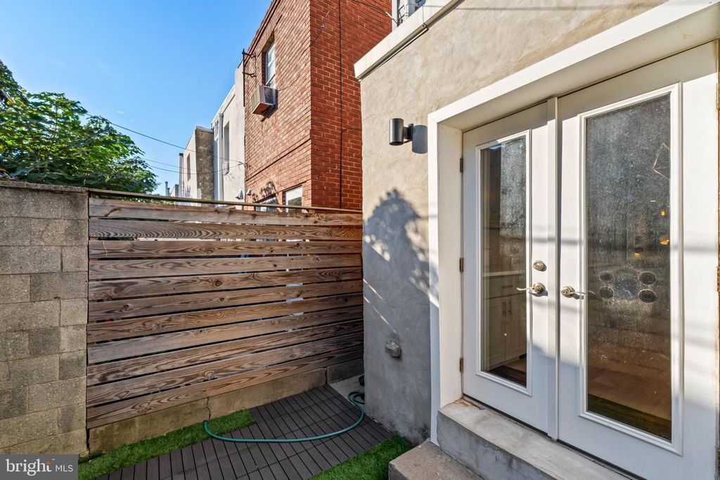 Image 47 of property listing at 806 DUDLEY ST, Philadelphia, PA 19148