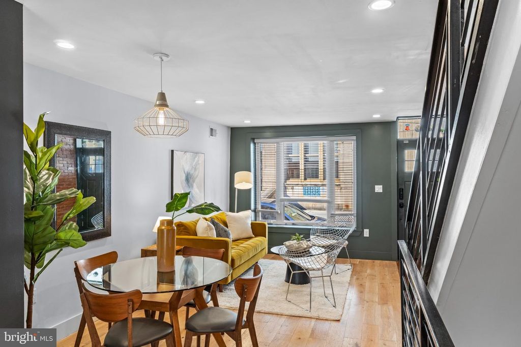 Image 8 of property listing at 806 DUDLEY ST, Philadelphia, PA 19148