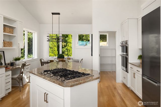 8430 SE 53rd Place, Mercer Island, WA 98040