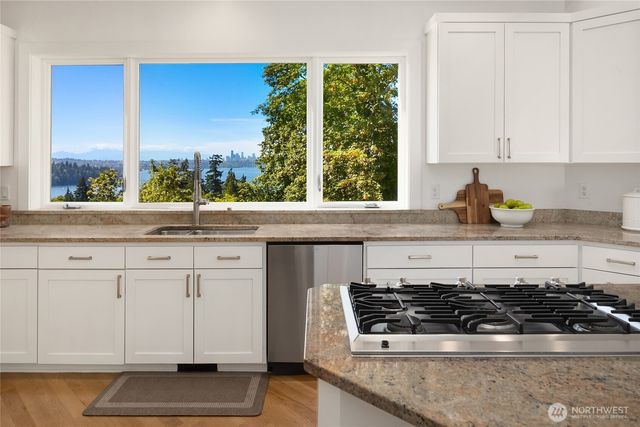 8430 SE 53rd Place, Mercer Island, WA 98040