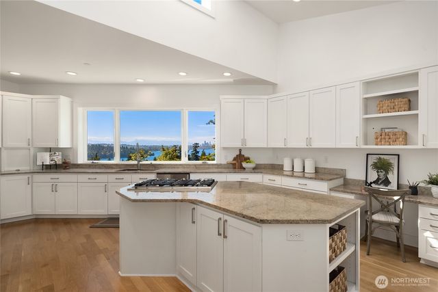 8430 SE 53rd Place, Mercer Island, WA 98040